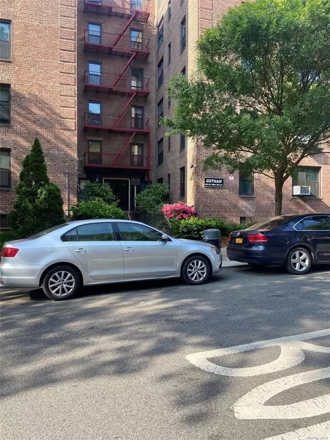 83-30 98 St #4G, Woodhaven, NY 11421
