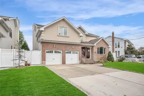 3865 Miller Pl, Levittown, NY 11756