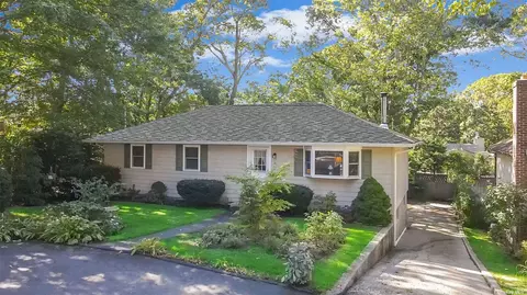 20 Sunrise Dr, Sound Beach, NY 11789