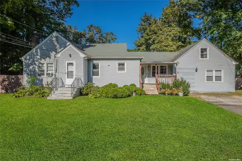 29 Collins Ave, Kings Park, NY 11754