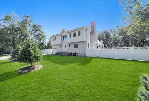485 Sutton Pl, Greenport, NY 11944