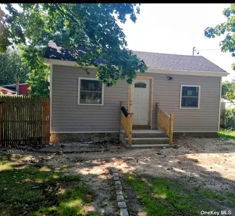 106 Cranberry Dr, Mastic Beach, NY 11951