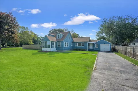 78 Linden Ave, Shirley, NY 11967