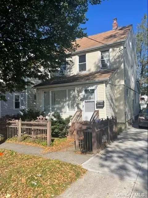 164-33 77th Ave, Fresh Meadows, NY 11366