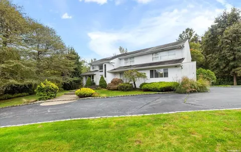 7 Vandercrest Ct, Dix Hills, NY 11746