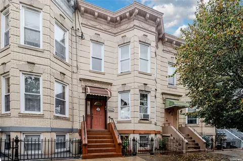 61-41 Palmetto St, Ridgewood, NY 11385