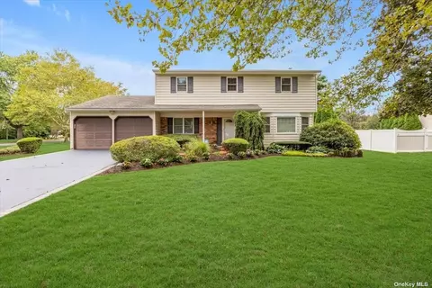 56 Verleye Ave, East Northport, NY 11731
