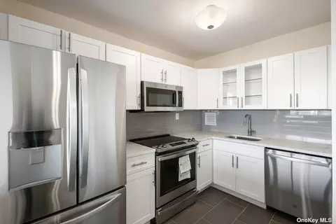 7-24 166th St #9C, Beechhurst, NY 11357