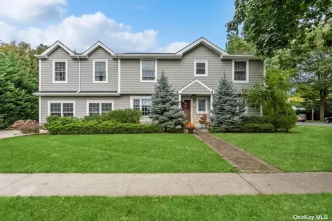 95 Amherst St, Garden City, NY 11530