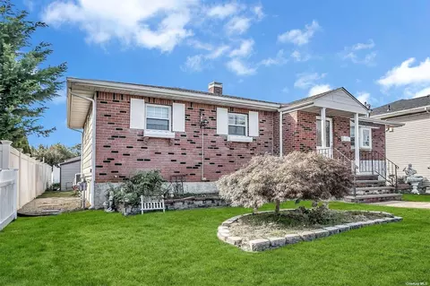 2730 Bayview Ave, Wantagh, NY 11793