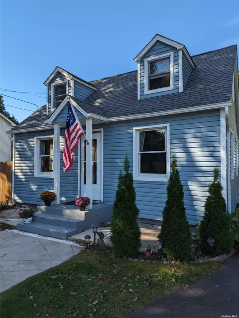 120 Daisy Dr, Mastic Beach, NY 11951