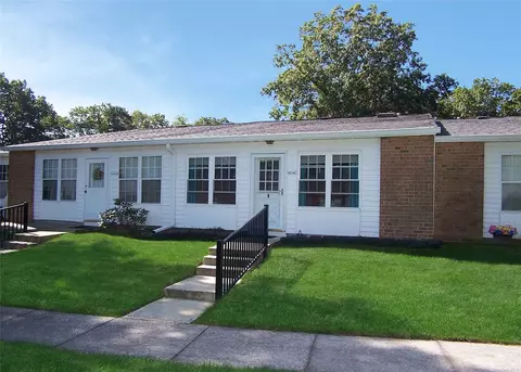 404 Woodbridge Dr #C, Ridge, NY 11961