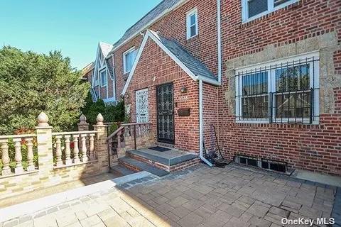 30-63 86th St, East Elmhurst, NY 11369