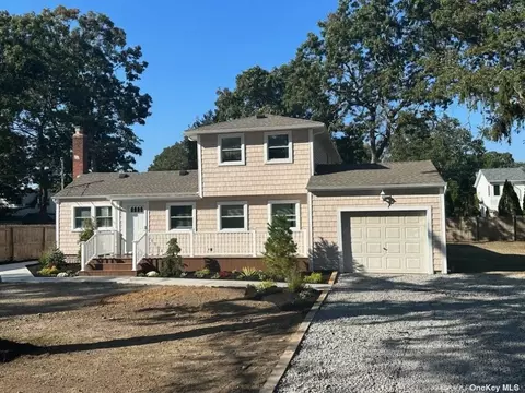 45 Pearl Ave, Holtsville, NY 11742