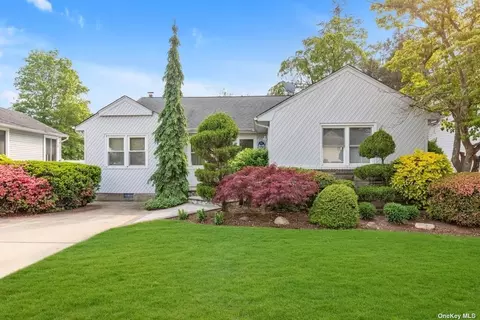 708 Cynthia Dr, East Meadow, NY 11554