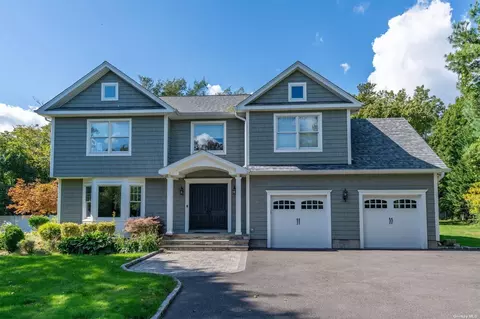 45 Colgate Ln, Woodbury, NY 11797