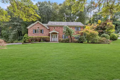 18 Ebbtide Ln, Dix Hills, NY 11746