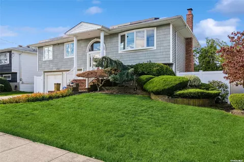 2934 Bond Dr, Merrick, NY 11566