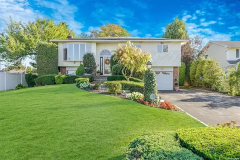 26 Plowboy Path, Commack, NY 11725