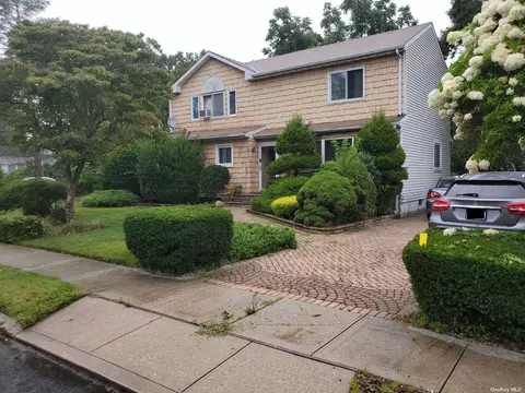 211 41st St, Copiague, NY 11726