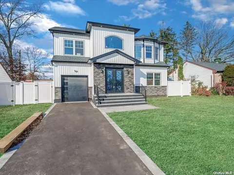 91 Knickerbocker Rd, Plainview, NY 11803