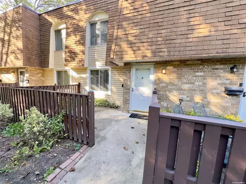 247 Sagamore Hills Dr #247, Port Jefferson Station, NY 11776