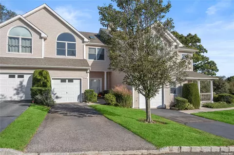 503 Willow Pond Dr #503, Riverhead, NY 11901
