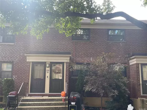 220-04 75th Ave #216A1, Oakland Gardens, NY 11364