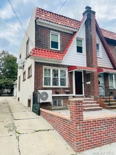 147-58 Hoover Ave, Briarwood, NY 11435