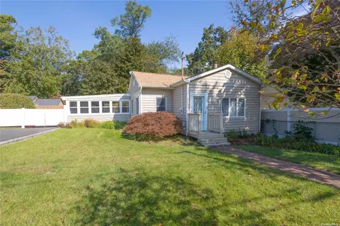 23 Corona Rd, Sound Beach, NY 11789