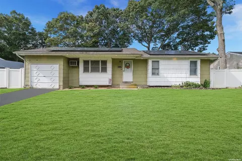 1544 Carl Ave, Holbrook, NY 11741