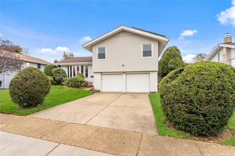 10 Friendly Ln, Jericho, NY 11753