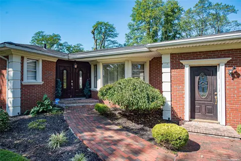 207 Oakwood Rd, Huntington, NY 11743