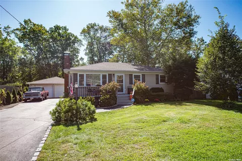 526 Kime Ave, West Islip, NY 11795
