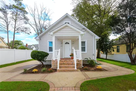 264 Sherman St, Westbury, NY 11590