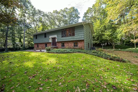 8 Pardam Knoll Rd, Miller Place, NY 11764