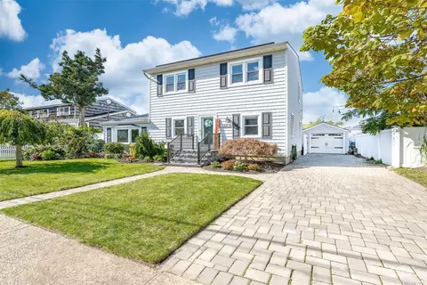 340 East Dr, Copiague, NY 11726