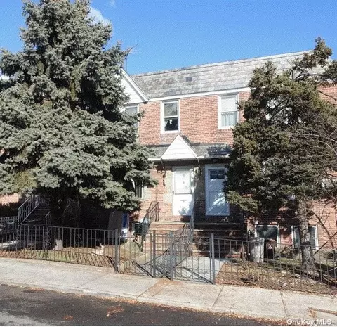 73-45 52nd Dr, Maspeth, NY 11378