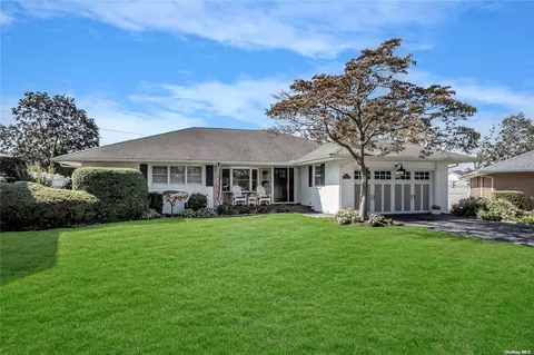 615 Kathleen Pl, Westbury, NY 11590