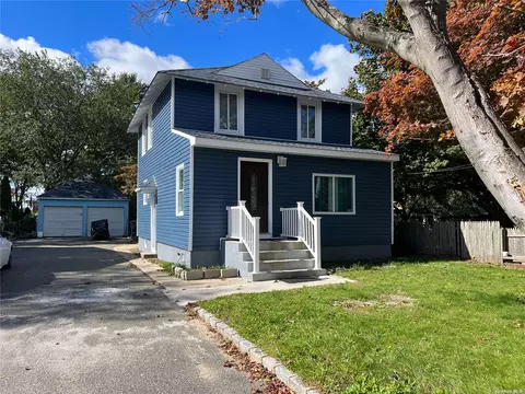1392 E Forks Rd, Bay Shore, NY 11706