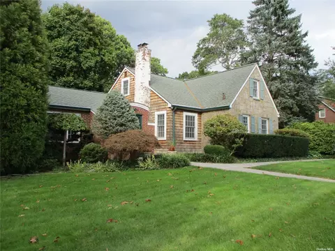 35 Hendrick Ave, Glen Cove, NY 11542