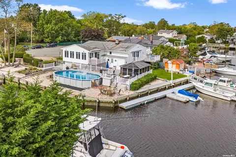 2715 Centre Ave, Bellmore, NY 11710