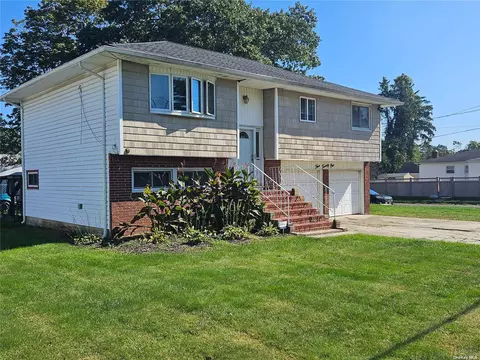 521 Mount, West Babylon, NY 11704