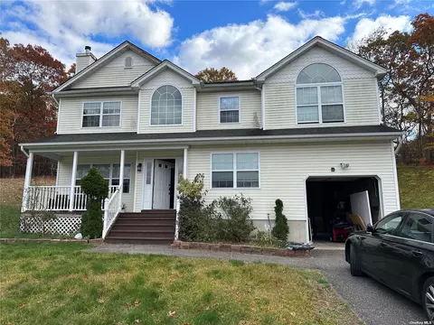 22 Mill Ln, Medford, NY 11763