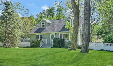 5 Berry Ln, Wading River, NY 11792
