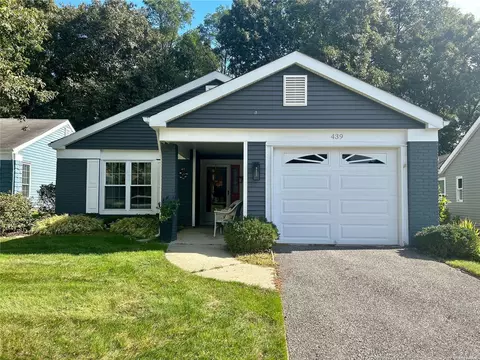 439 Kingston Dr #439, Ridge, NY 11961