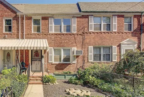 32-15 163rd St, Flushing, NY 11358