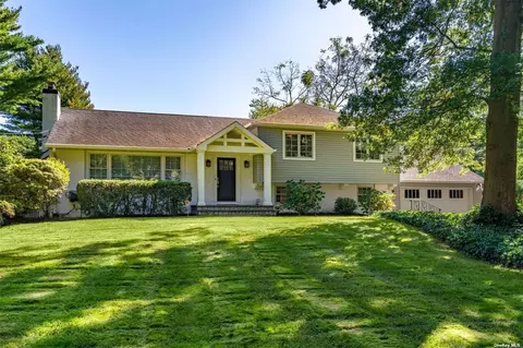 6 Salem Ridge Dr, Huntington, NY 11743