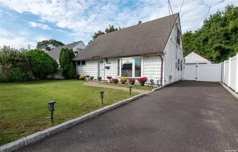 54 N Sheridan Ave, Bethpage, NY 11714