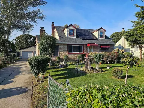 10 Brown St, Riverhead, NY 11901